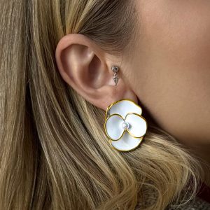 Earrings made of stainless steel with oil dripping flower earrings