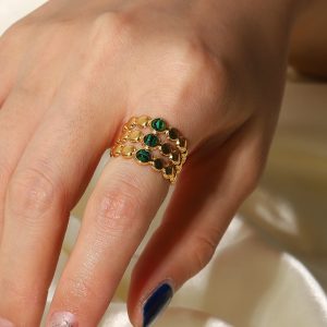 Ring 18K gold set with green malachite