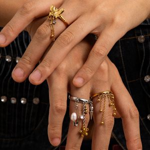 Fringed ring