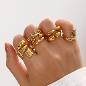 Irregular geometric line ring