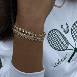 Stainless steel zircon bracelets are stacked
