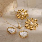 Stainless steel pearl necklace
