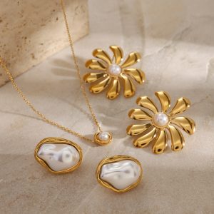 Stainless steel pearl necklace